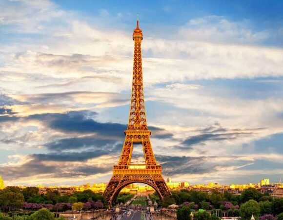 Explore Our Best - Paris Tour